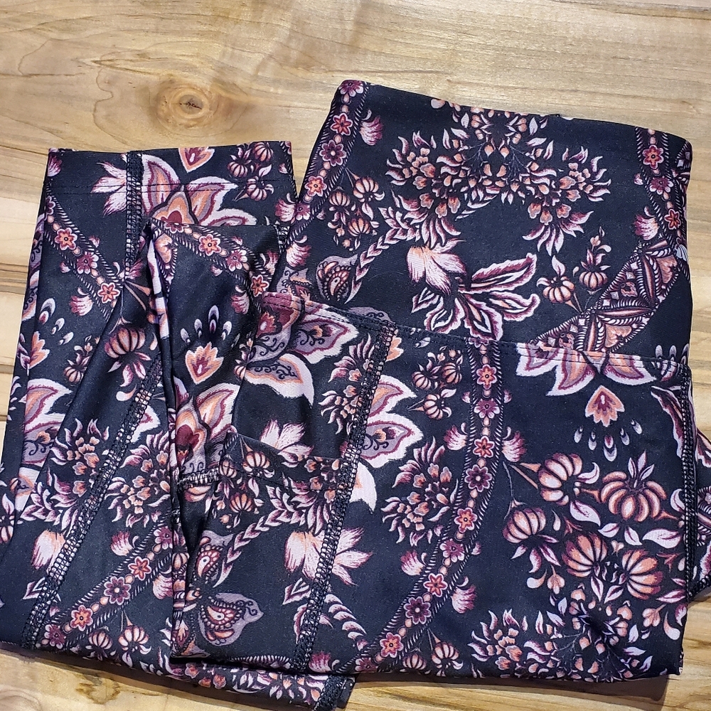 ☆ 3/35$ | MARIKA | Black & Pink Paisley Active Leggings w/ Pockets Size Medium